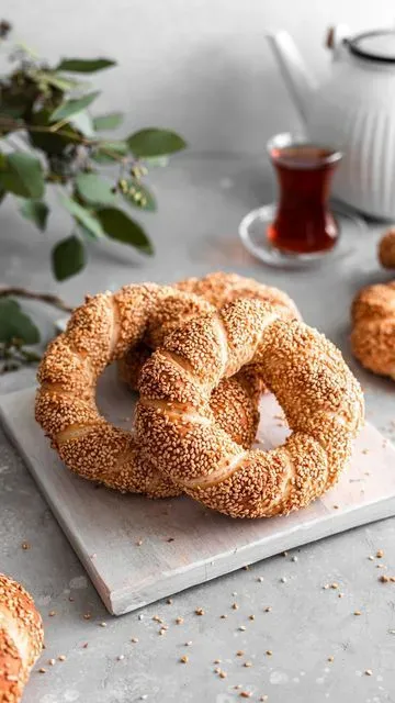 طرز تهیه سیمیت؛ نان حلقه‌ای کنجدی استانبول در خانه