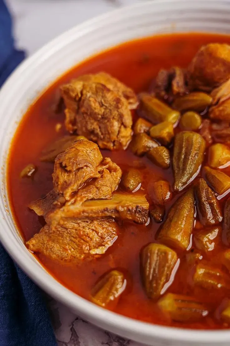 طرز تهیه بامیه عربی؛ خورش بامیه با گوشت و گوجه