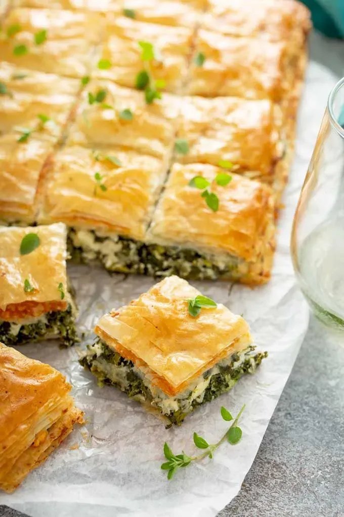 طرز تهیه اسپاناکوپیتا؛ پای اسفناج و یوفکای یونانی