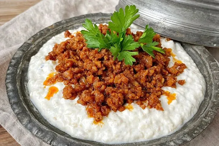 طرز تهیه علی نازیک؛ گوشت روی بستر بادمجان دودی ترکی