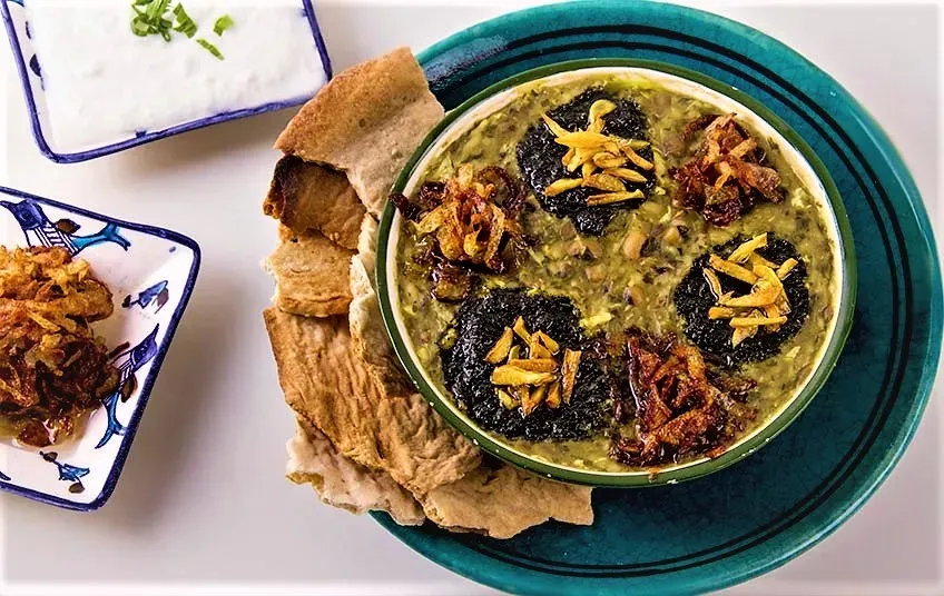 طرز تهیه آش اوماج؛ آش سنتی و دلگرمکننده با خمیر آرد