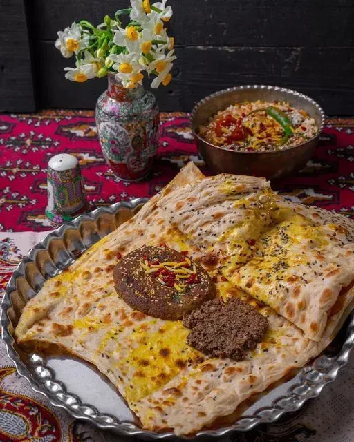 طرز تهیه بریونی اصفهانی اصیل؛ ساندویچ گوشت کوبیده با عطر دارچین