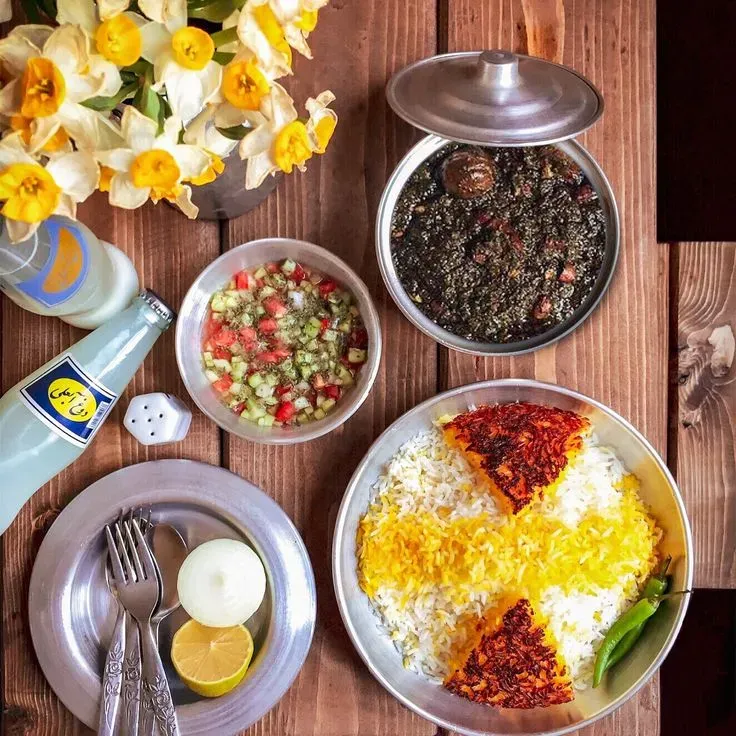طرز تهیه قورمه سبزی اصیل؛ راز طعم رستورانی در خانه